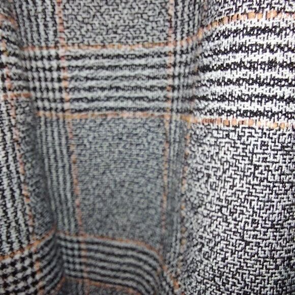 2/$20 H&M belted plaid skirt - Picture 3 of 5